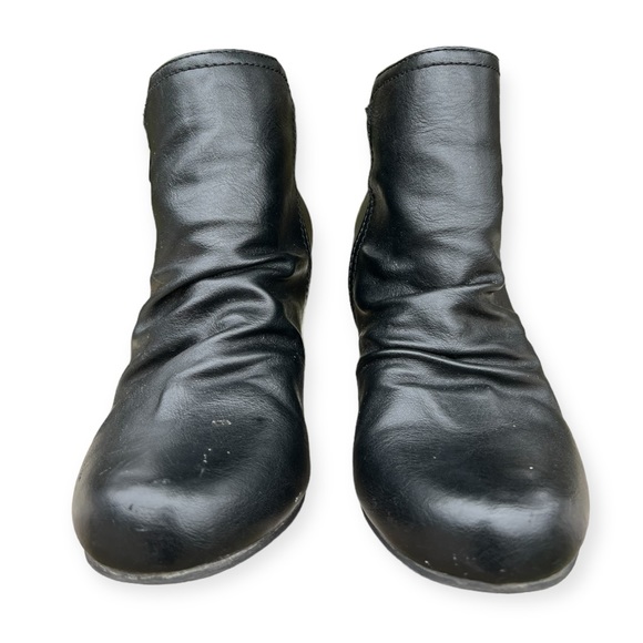 Fergalicious Morgin Bootie size 6.5. A small amount of wear as seen in photos. - Picture 4 of 6